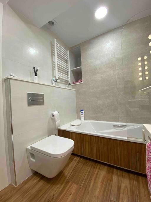 Apartamento A 100Metros De La Playa De San Lorenzo Gijón Exterior foto