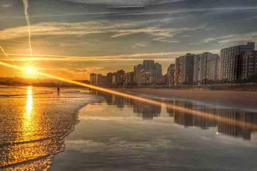 Apartamento A 100Metros De La Playa De San Lorenzo Gijón Exterior foto